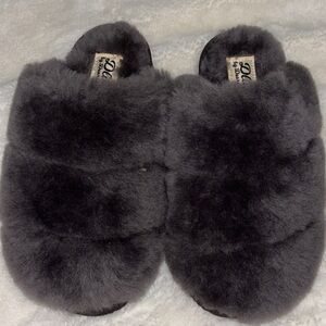 dearfoams Plush Faux Fur Slide Slippers in Charcoal Gray